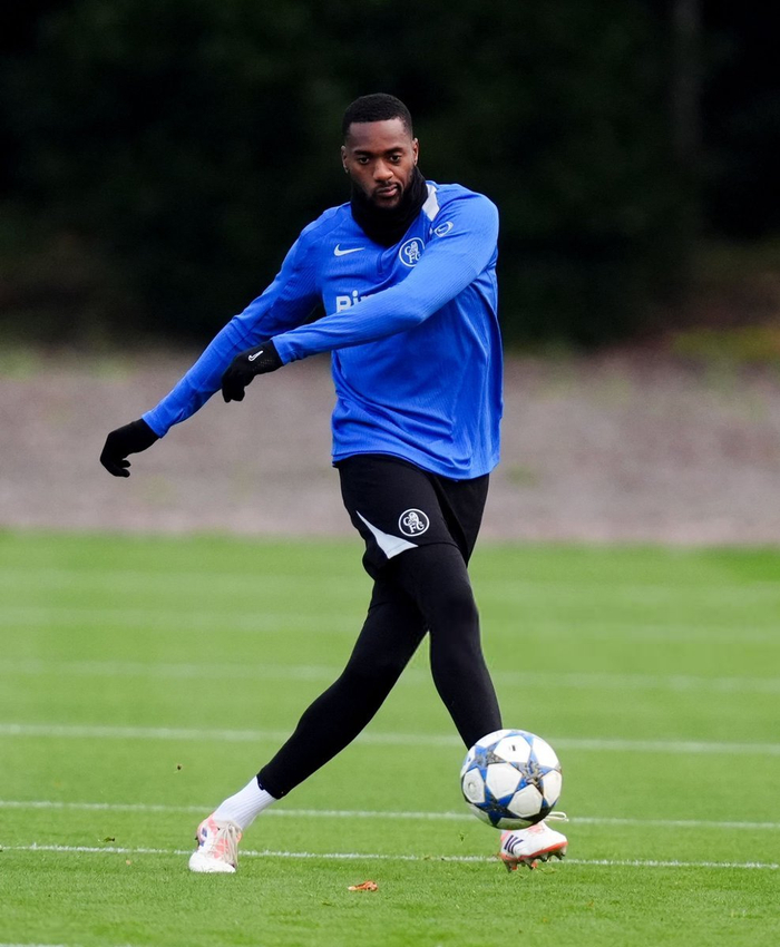 加时末段体能课后,切尔西调整名单备战欧冠,气氛紧张,阵容厚度经受考验的简单介绍