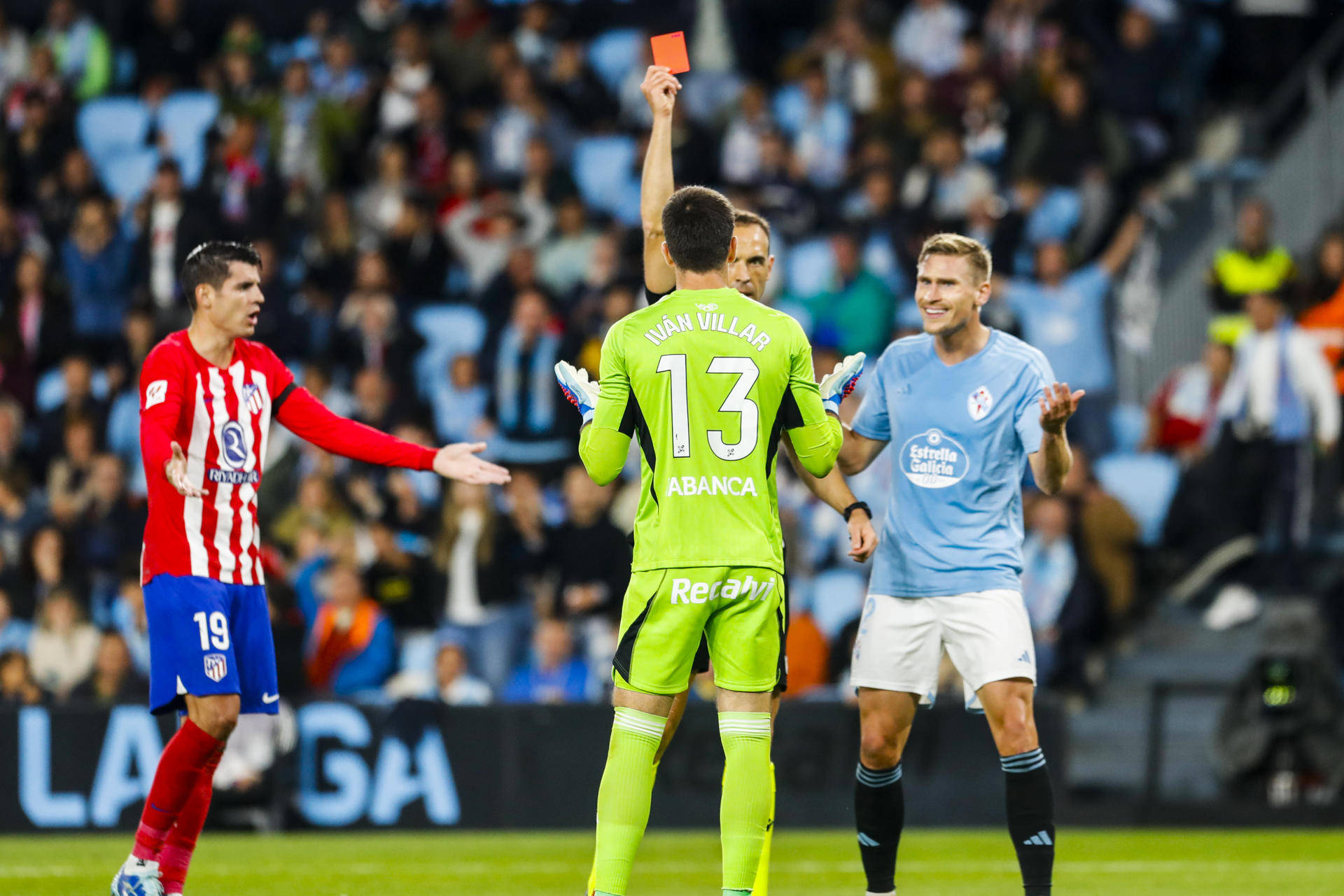 包含赛地聚焦——欧冠今晨热度飙升，巴塞罗那临场应变，媒体盛赞，训练强度明显提升的词条